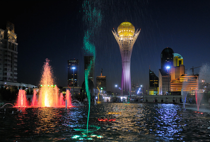 Самое красивое казахское. Казахстан Байтерек фонтан. Астана центр фонтаны. Казахстан столица Алматы или Астана.